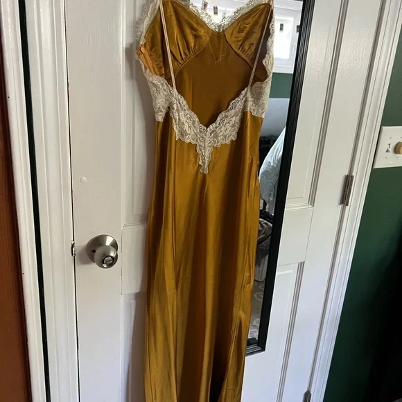Elegant Gold Yellow Slip Dress with Lace Trim and Low Back - Picture 4 of 11